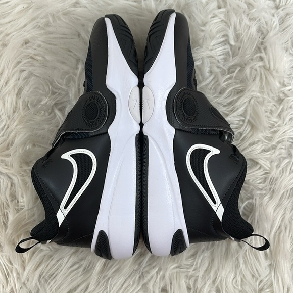 NIKE Team Hustle D 11 Big Kids' Basketball Shoes Black & White Size 7Y NEW - Picture 9 of 16